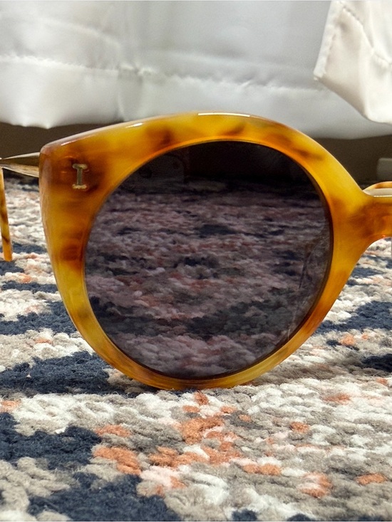 Illesteva ‘Palm Beach’ Sunglasses in “Amber” w/ Case ASO Duchess Meghan Markle main image 11